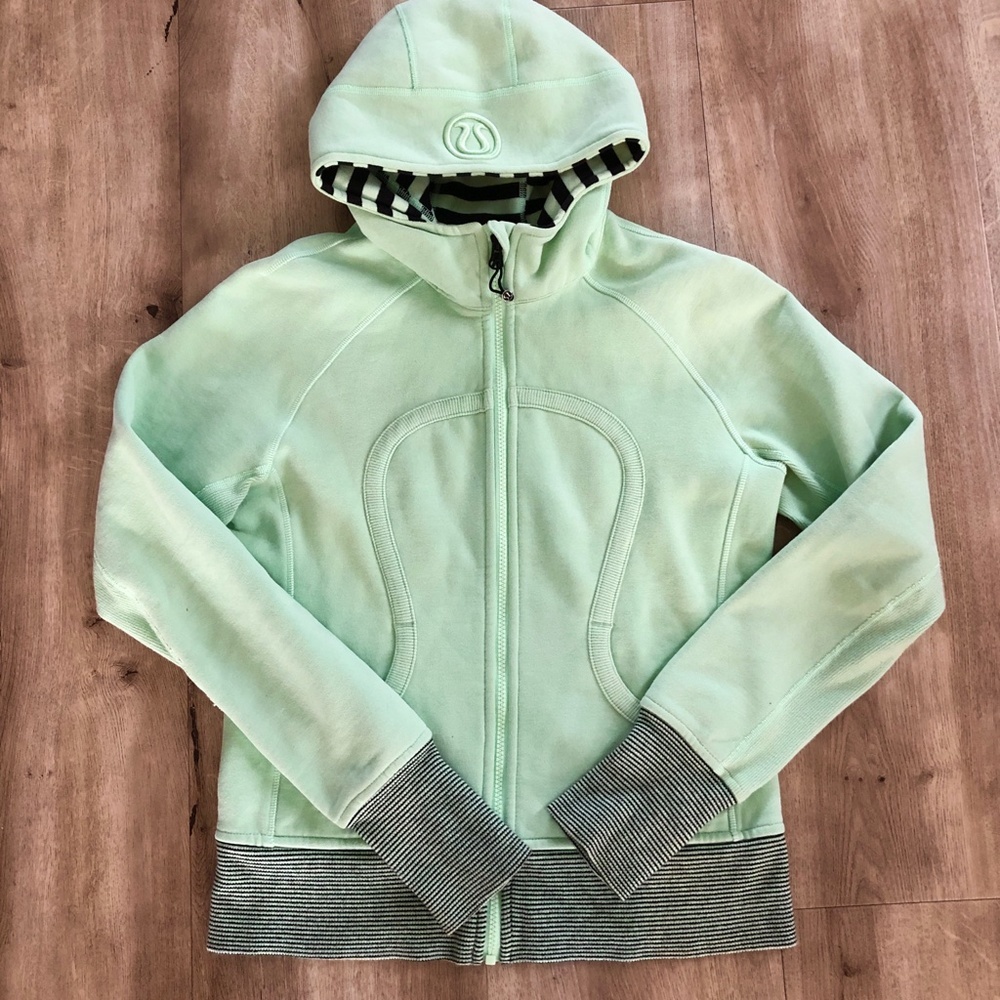 𝅺Light Green Lululemon Scuba Hoodie, Size 8, Very Nice Condition